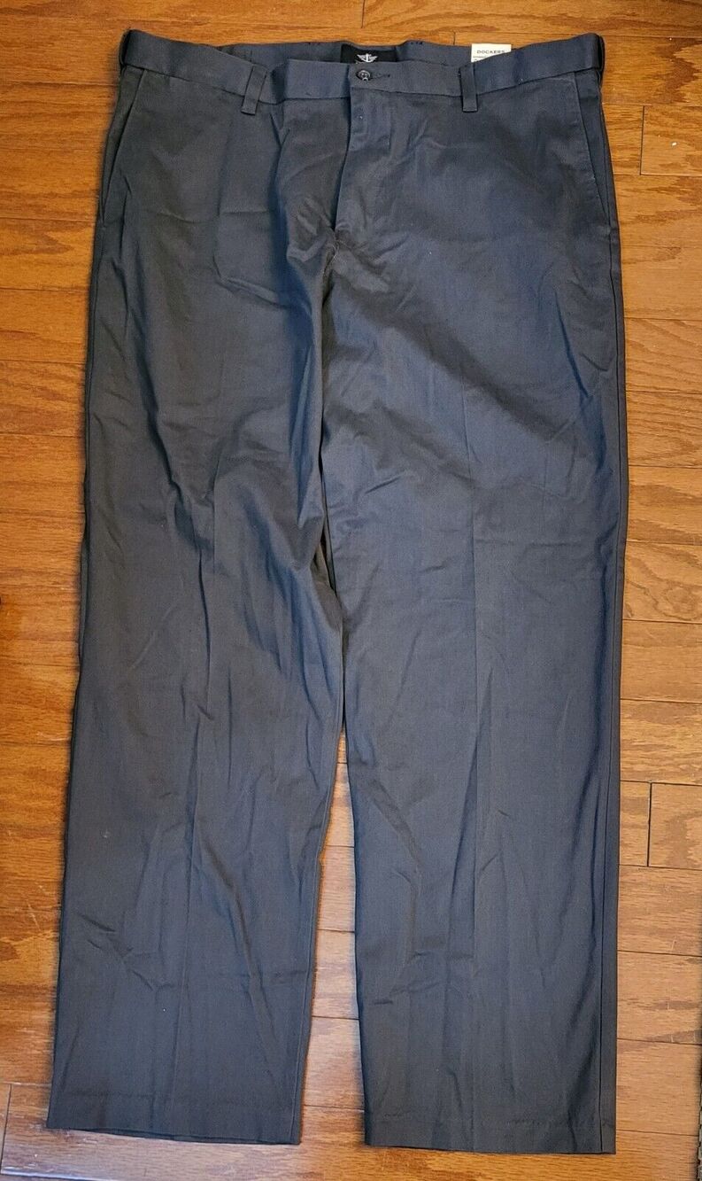NWT Dockers Pants Mens Gray Flat Front Classic Fit Casual Size W38xL32